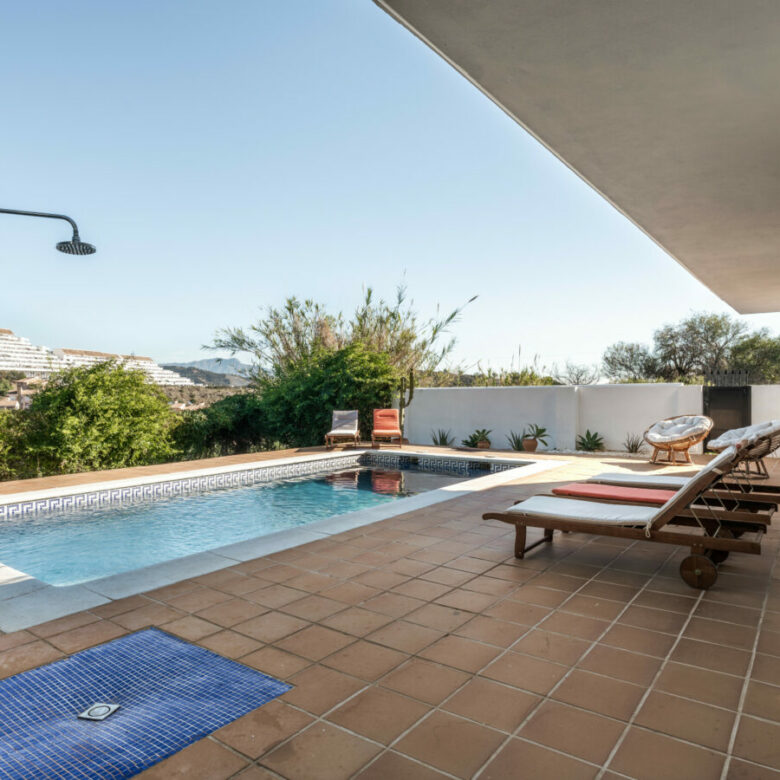 FOR SALE 🏡 Tranquil Three-Level Retreat with Pool and Sea Views – Estepona