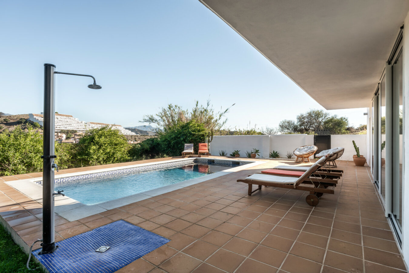 FOR SALE 🏡 Tranquil Three-Level Retreat with Pool and Sea Views – Estepona