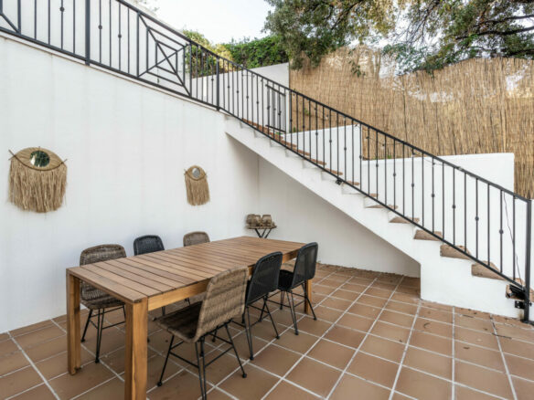 FOR SALE 🏡 Tranquil Three-Level Retreat with Pool and Sea Views – Estepona