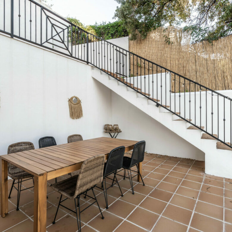 FOR SALE 🏡 Tranquil Three-Level Retreat with Pool and Sea Views – Estepona