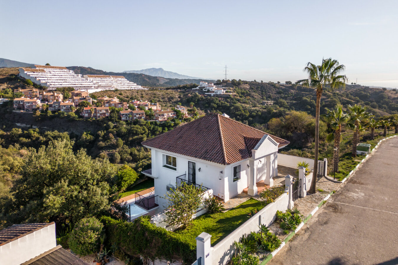 FOR SALE 🏡 Tranquil Three-Level Retreat with Pool and Sea Views – Estepona