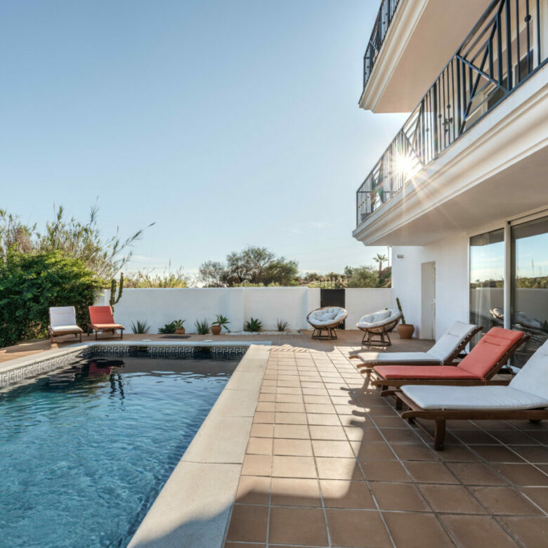 FOR SALE 🏡 Tranquil Three-Level Retreat with Pool and Sea Views – Estepona