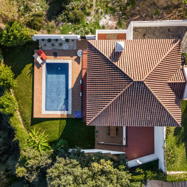 FOR SALE 🏡 Tranquil Three-Level Retreat with Pool and Sea Views – Estepona