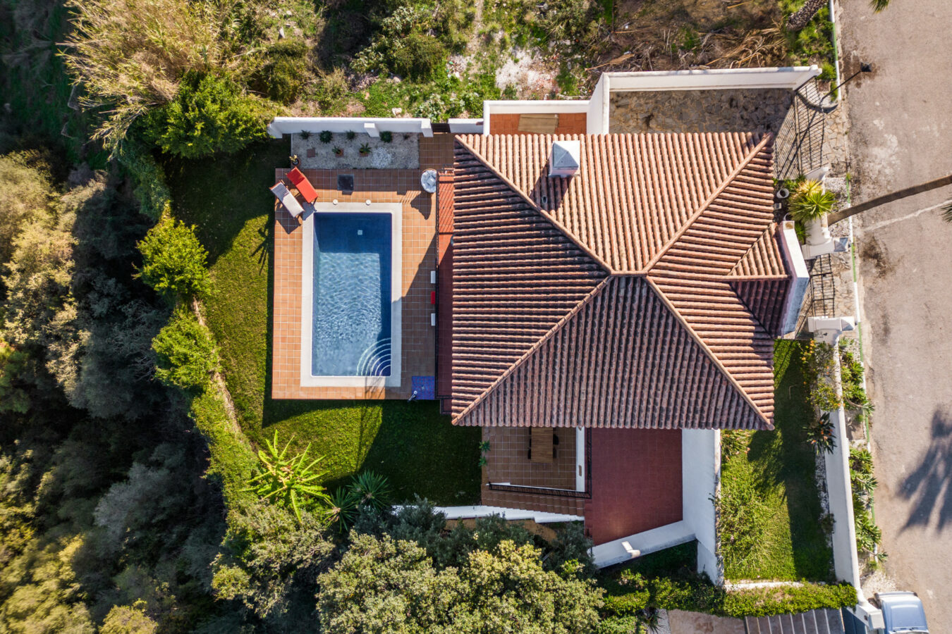 FOR SALE 🏡 Tranquil Three-Level Retreat with Pool and Sea Views – Estepona