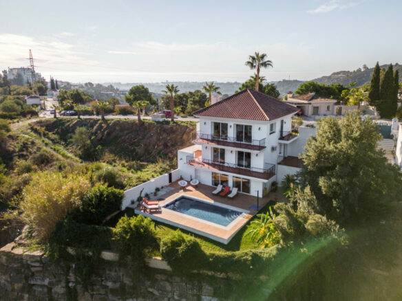 FOR SALE 🏡 Tranquil Three-Level Retreat with Pool and Sea Views – Estepona