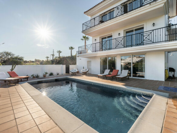 FOR SALE 🏡 Tranquil Three-Level Retreat with Pool and Sea Views – Estepona