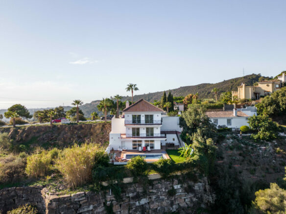 FOR SALE 🏡 Tranquil Three-Level Retreat with Pool and Sea Views – Estepona