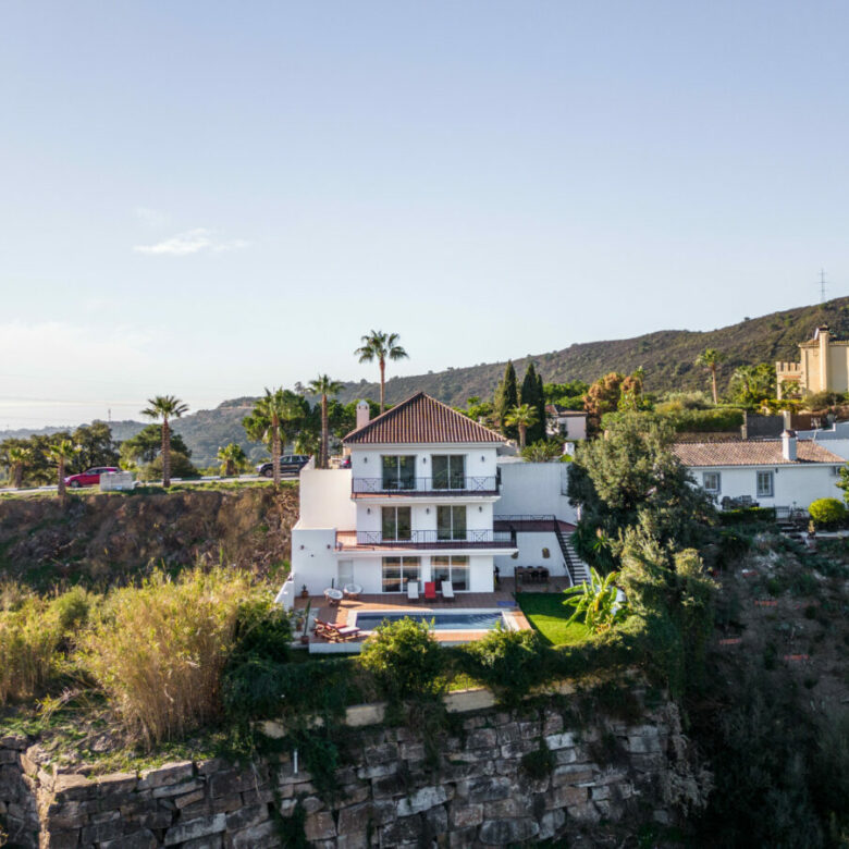FOR SALE 🏡 Tranquil Three-Level Retreat with Pool and Sea Views – Estepona