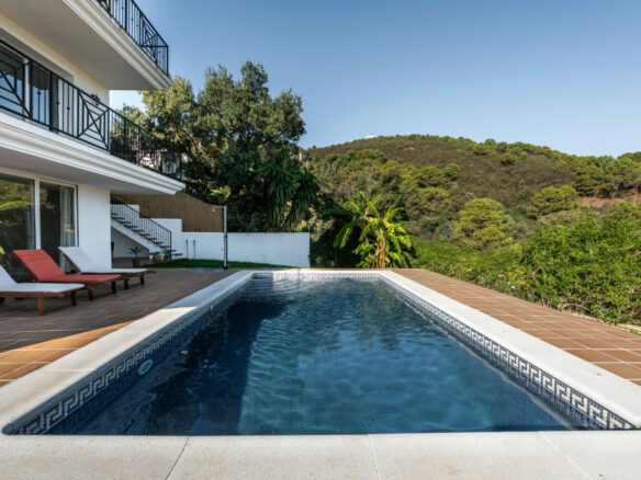 FOR SALE 🏡 Tranquil Three-Level Retreat with Pool and Sea Views – Estepona