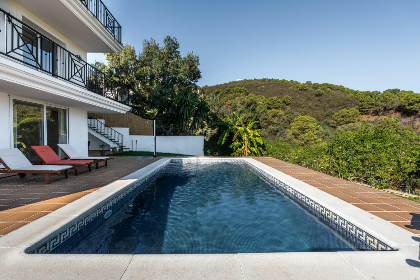 FOR SALE 🏡 Tranquil Three-Level Retreat with Pool and Sea Views – Estepona