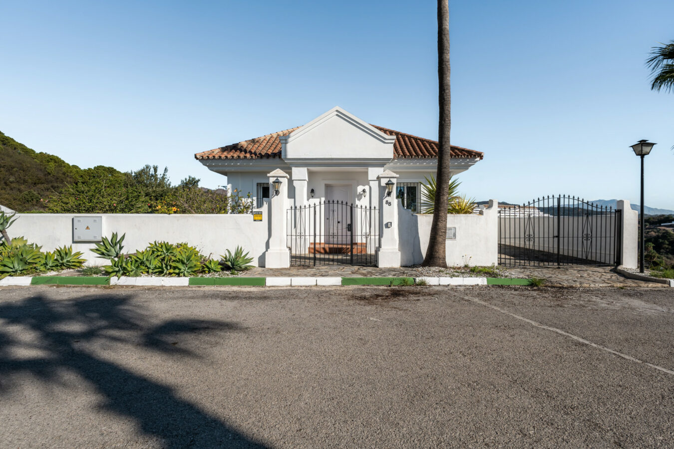 FOR SALE 🏡 Tranquil Three-Level Retreat with Pool and Sea Views – Estepona