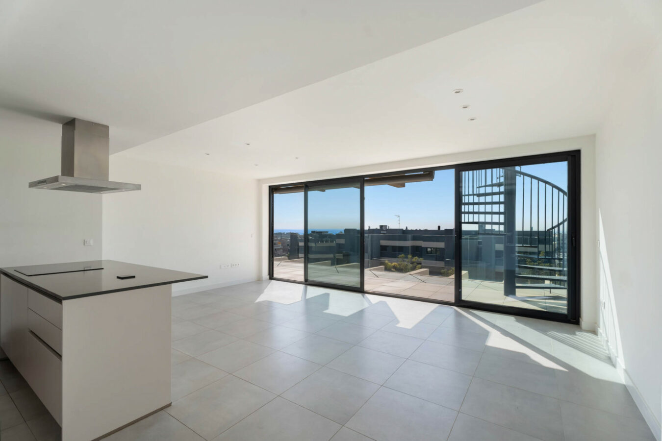 FOR SALE 🏡 Modern Sea-View Penthouse with Private Solarium & Resort Amenities – Selwo, Estepona