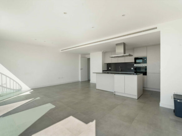 FOR SALE 🏡 Modern Sea-View Penthouse with Private Solarium & Resort Amenities – Selwo, Estepona