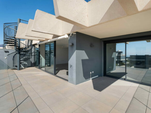 FOR SALE 🏡 Modern Sea-View Penthouse with Private Solarium & Resort Amenities – Selwo, Estepona