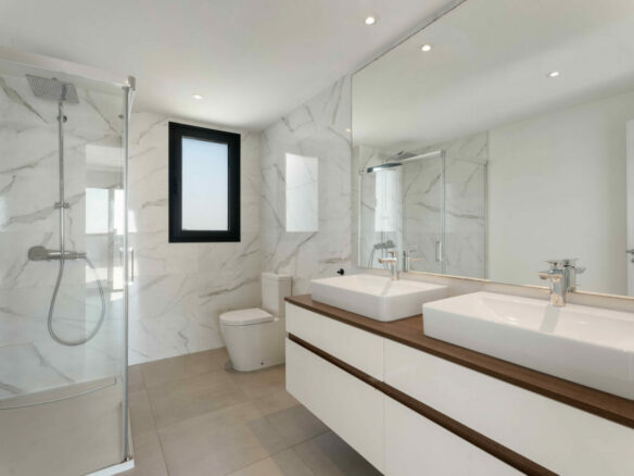 FOR SALE 🏡 Modern Sea-View Penthouse with Private Solarium & Resort Amenities – Selwo, Estepona