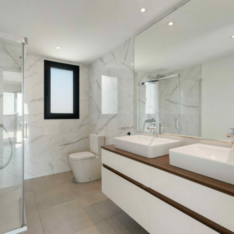 FOR SALE 🏡 Modern Sea-View Penthouse with Private Solarium & Resort Amenities – Selwo, Estepona
