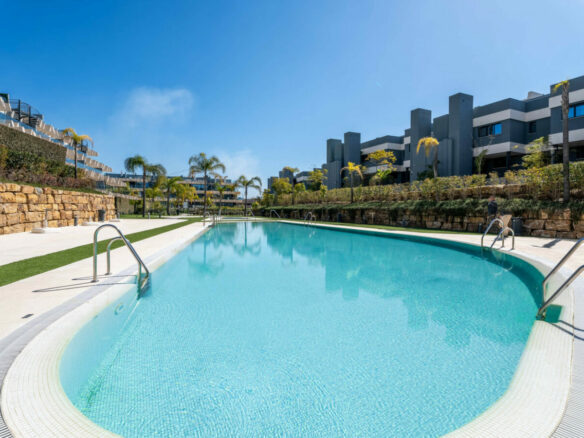 FOR SALE 🏡 Modern Sea-View Penthouse with Private Solarium & Resort Amenities – Selwo, Estepona