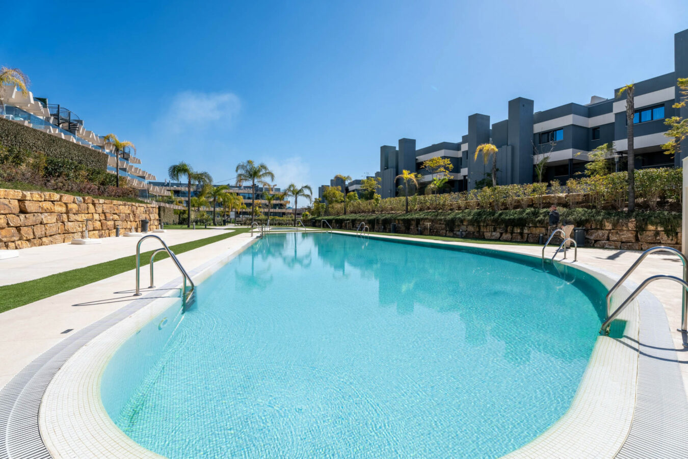 FOR SALE 🏡 Modern Sea-View Penthouse with Private Solarium & Resort Amenities – Selwo, Estepona