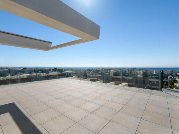 FOR SALE 🏡 Modern Sea-View Penthouse with Private Solarium & Resort Amenities – Selwo, Estepona