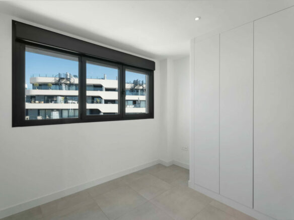FOR SALE 🏡 Modern Sea-View Penthouse with Private Solarium & Resort Amenities – Selwo, Estepona