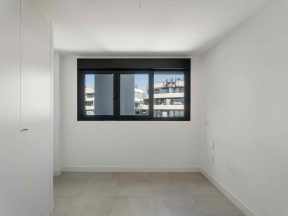 FOR SALE 🏡 Modern Sea-View Penthouse with Private Solarium & Resort Amenities – Selwo, Estepona