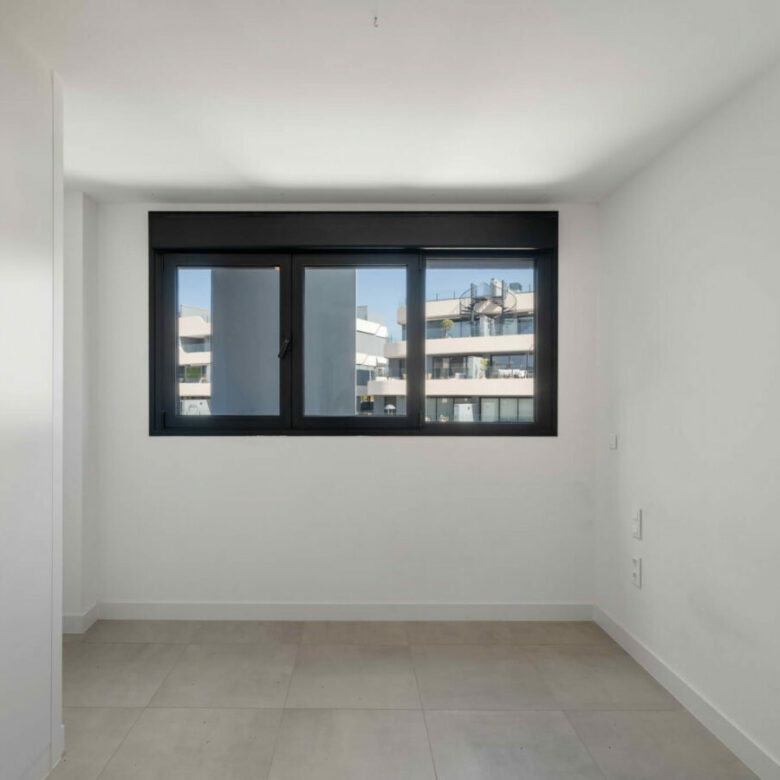FOR SALE 🏡 Modern Sea-View Penthouse with Private Solarium & Resort Amenities – Selwo, Estepona