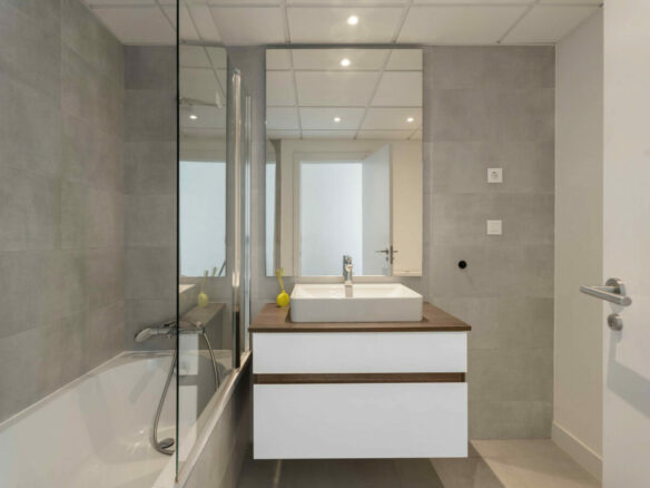 FOR SALE 🏡 Modern Sea-View Penthouse with Private Solarium & Resort Amenities – Selwo, Estepona