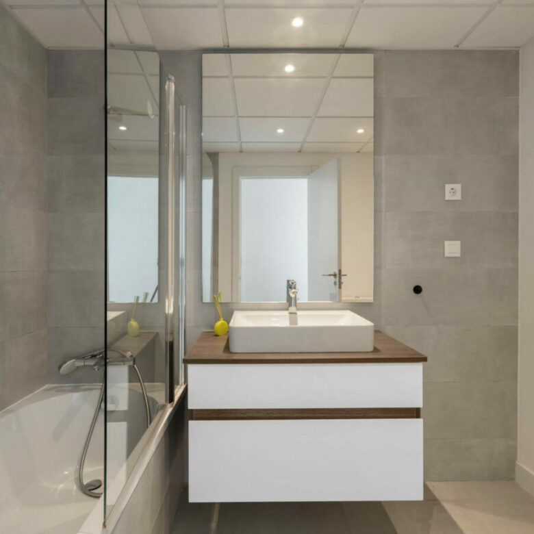 FOR SALE 🏡 Modern Sea-View Penthouse with Private Solarium & Resort Amenities – Selwo, Estepona