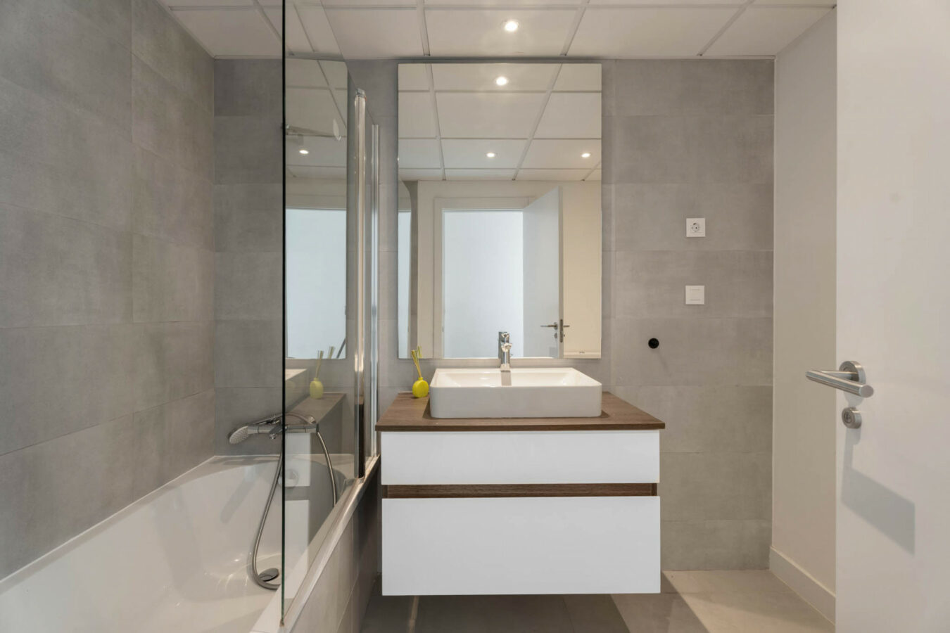 FOR SALE 🏡 Modern Sea-View Penthouse with Private Solarium & Resort Amenities – Selwo, Estepona