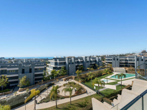 FOR SALE 🏡 Modern Sea-View Penthouse with Private Solarium & Resort Amenities – Selwo, Estepona