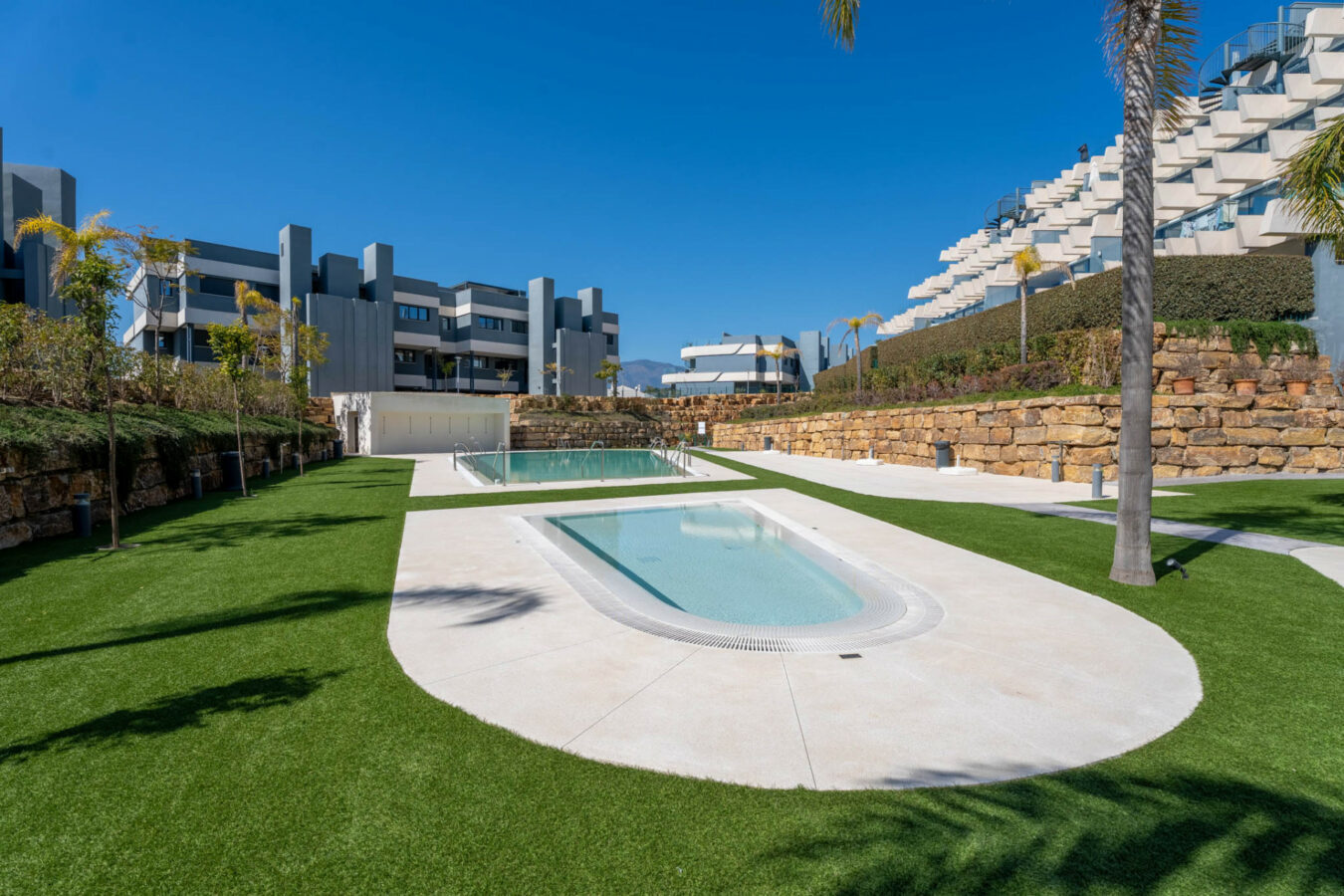 FOR SALE 🏡 Modern Sea-View Penthouse with Private Solarium & Resort Amenities – Selwo, Estepona