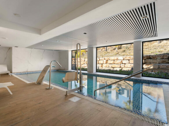 FOR SALE 🏡 Modern Sea-View Penthouse with Private Solarium & Resort Amenities – Selwo, Estepona
