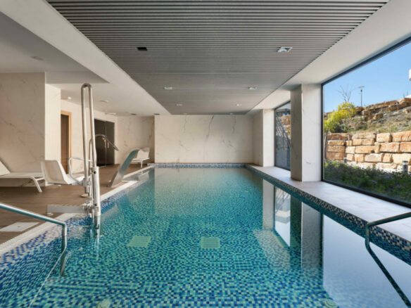 FOR SALE 🏡 Modern Sea-View Penthouse with Private Solarium & Resort Amenities – Selwo, Estepona