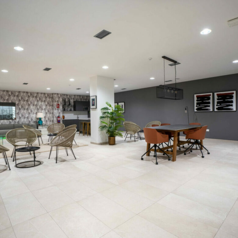 FOR SALE 🏡 Modern Sea-View Penthouse with Private Solarium & Resort Amenities – Selwo, Estepona
