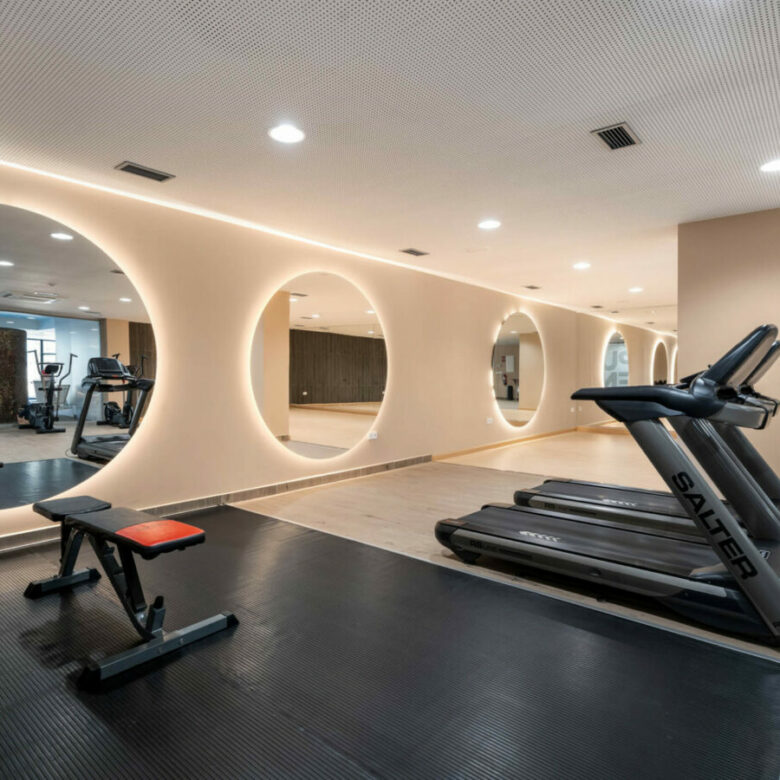 FOR SALE 🏡 Modern Sea-View Penthouse with Private Solarium & Resort Amenities – Selwo, Estepona