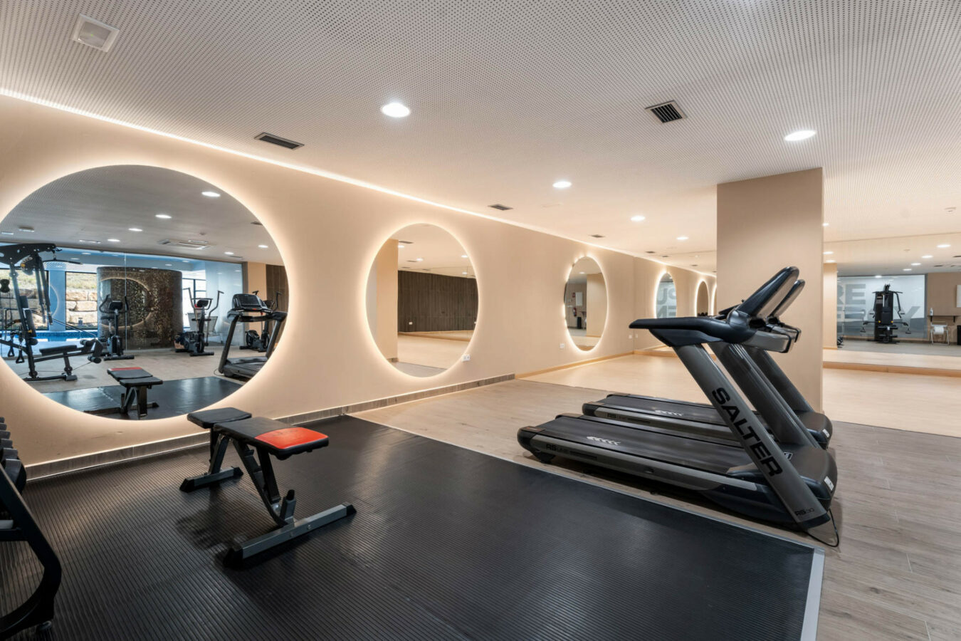 FOR SALE 🏡 Modern Sea-View Penthouse with Private Solarium & Resort Amenities – Selwo, Estepona