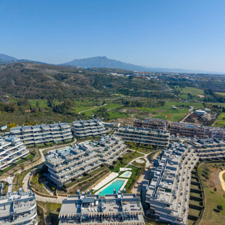 FOR SALE 🏡 Modern Sea-View Penthouse with Private Solarium & Resort Amenities – Selwo, Estepona