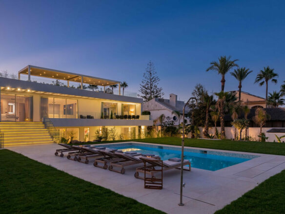 FOR SALE 🏡 Frontline Beach Villa with Panoramic Sea Views – La Cala de Mijas, Mijas