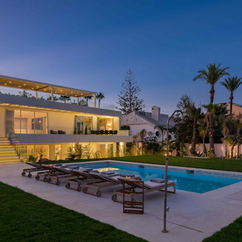FOR SALE 🏡 Frontline Beach Villa with Panoramic Sea Views – La Cala de Mijas, Mijas