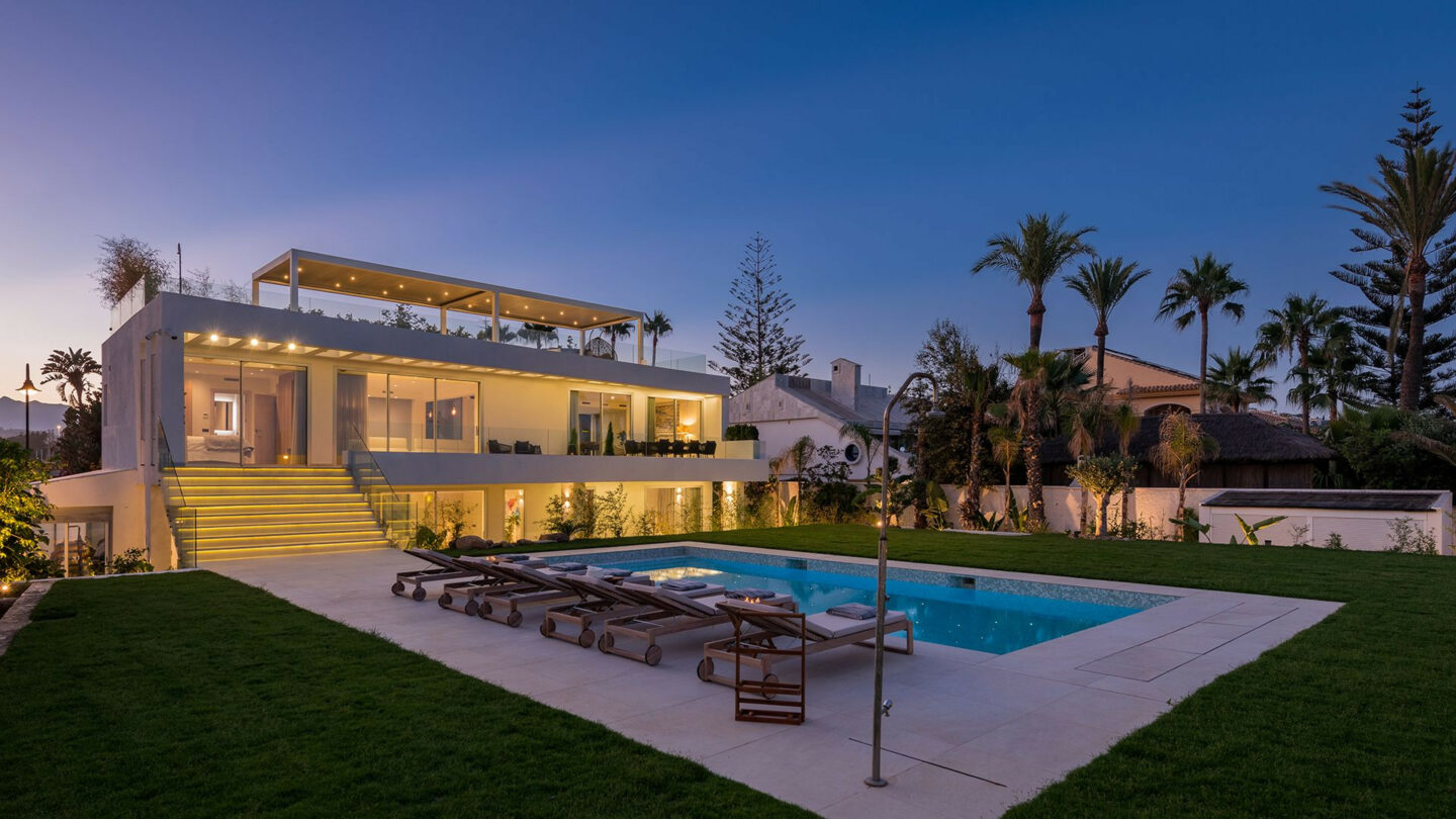 FOR SALE 🏡 Frontline Beach Villa with Panoramic Sea Views – La Cala de Mijas, Mijas