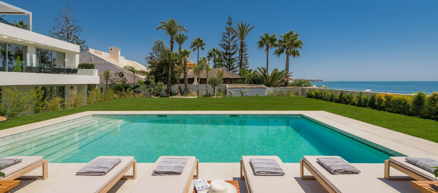 FOR SALE 🏡 Frontline Beach Villa with Panoramic Sea Views – La Cala de Mijas, Mijas