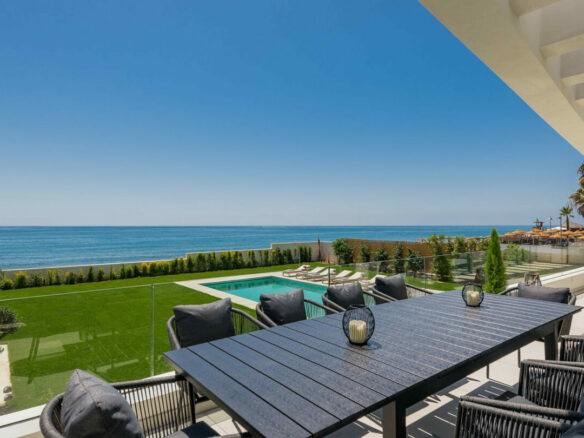 FOR SALE 🏡 Frontline Beach Villa with Panoramic Sea Views – La Cala de Mijas, Mijas