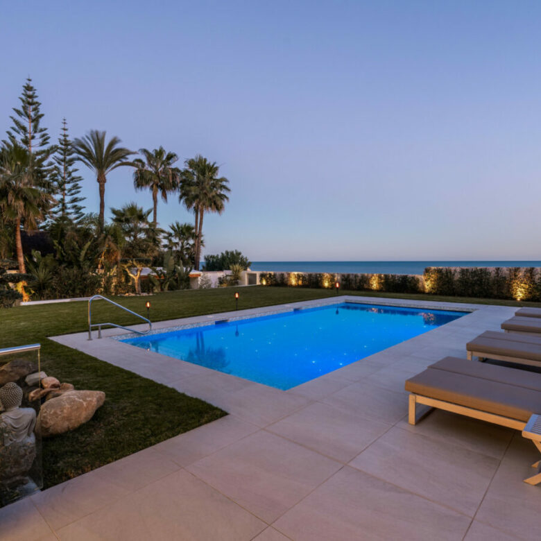 FOR SALE 🏡 Frontline Beach Villa with Panoramic Sea Views – La Cala de Mijas, Mijas