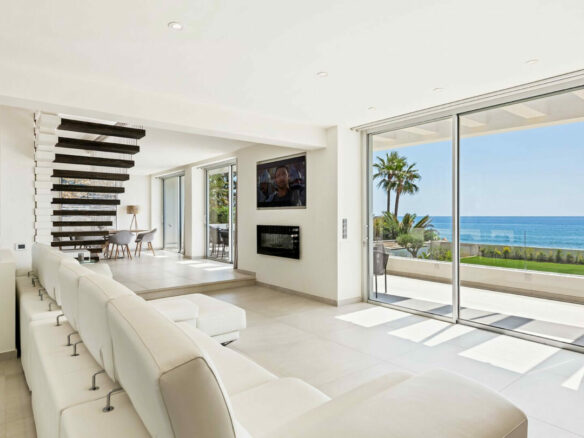 FOR SALE 🏡 Frontline Beach Villa with Panoramic Sea Views – La Cala de Mijas, Mijas