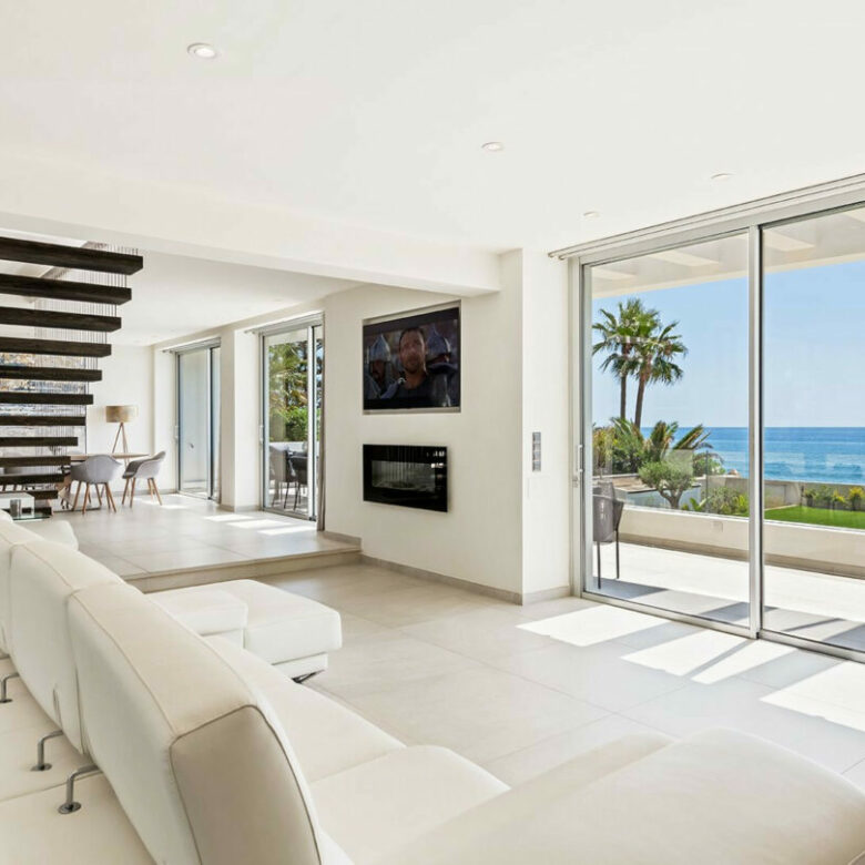 FOR SALE 🏡 Frontline Beach Villa with Panoramic Sea Views – La Cala de Mijas, Mijas