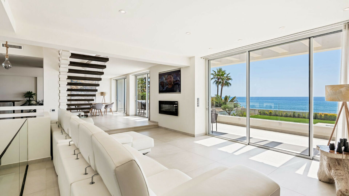 FOR SALE 🏡 Frontline Beach Villa with Panoramic Sea Views – La Cala de Mijas, Mijas