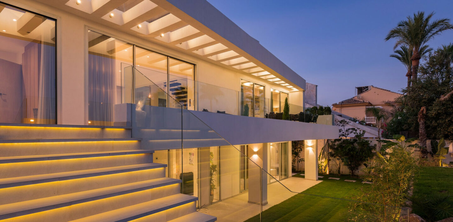 FOR SALE 🏡 Frontline Beach Villa with Panoramic Sea Views – La Cala de Mijas, Mijas
