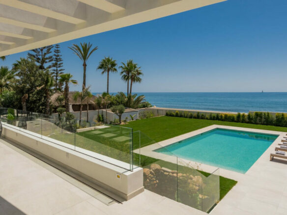 FOR SALE 🏡 Frontline Beach Villa with Panoramic Sea Views – La Cala de Mijas, Mijas