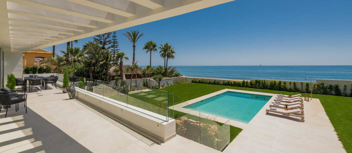 FOR SALE 🏡 Frontline Beach Villa with Panoramic Sea Views – La Cala de Mijas, Mijas