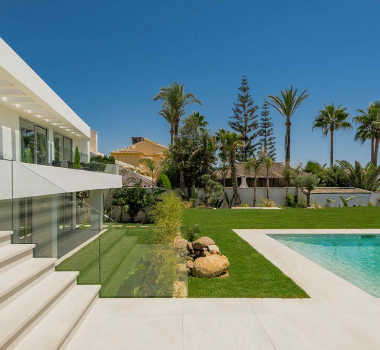 FOR SALE 🏡 Frontline Beach Villa with Panoramic Sea Views – La Cala de Mijas, Mijas